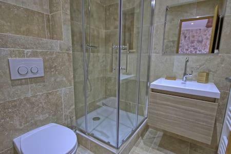 302-Appartement De Caractere Vieil Антиб Экстерьер фото